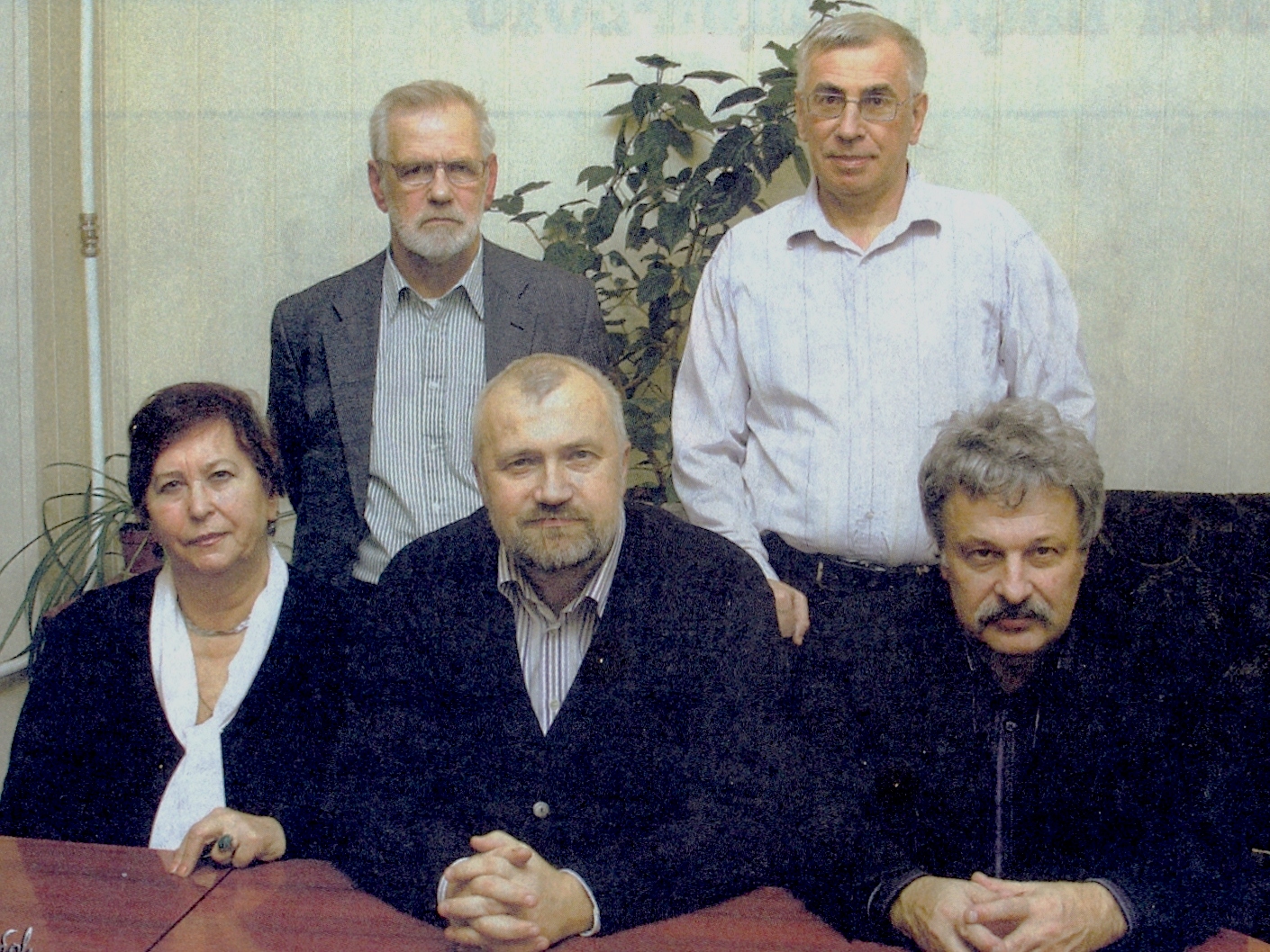 Члены комиссии Ленсовета по экологии во время подготовки к юбилейному собранию. Февраль 2010 года