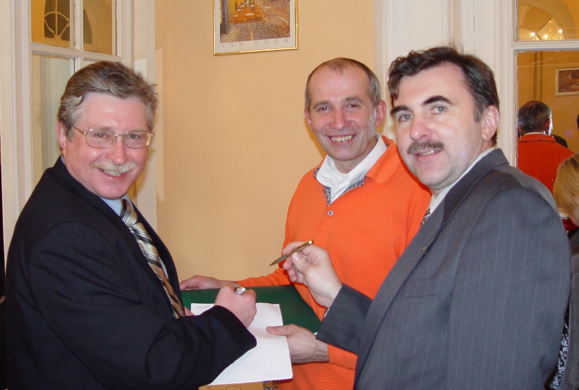 Настройщики демократии А.Моторин, А.Богданов, П.Цыплёнков. 2005.