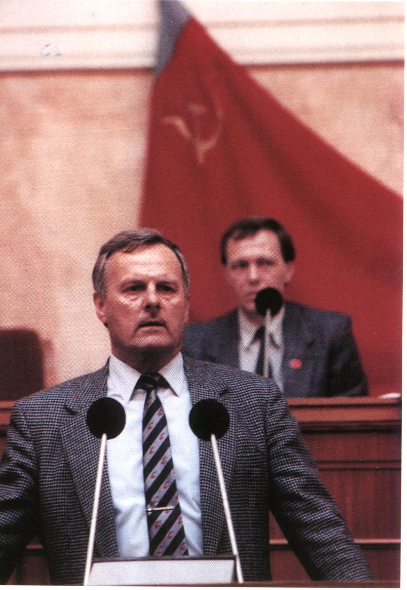 Анатолий Собчак выступает в Ленсовете 19 августа 1991 года