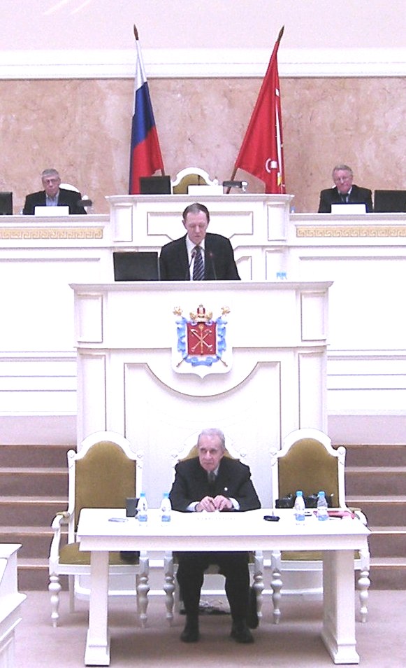 Александр Беляев на трибуне в Большом зале Мариинского дворца